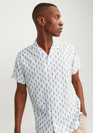 Skjorta - JPRBLULINCOLN PRINT RESORT SHIRT